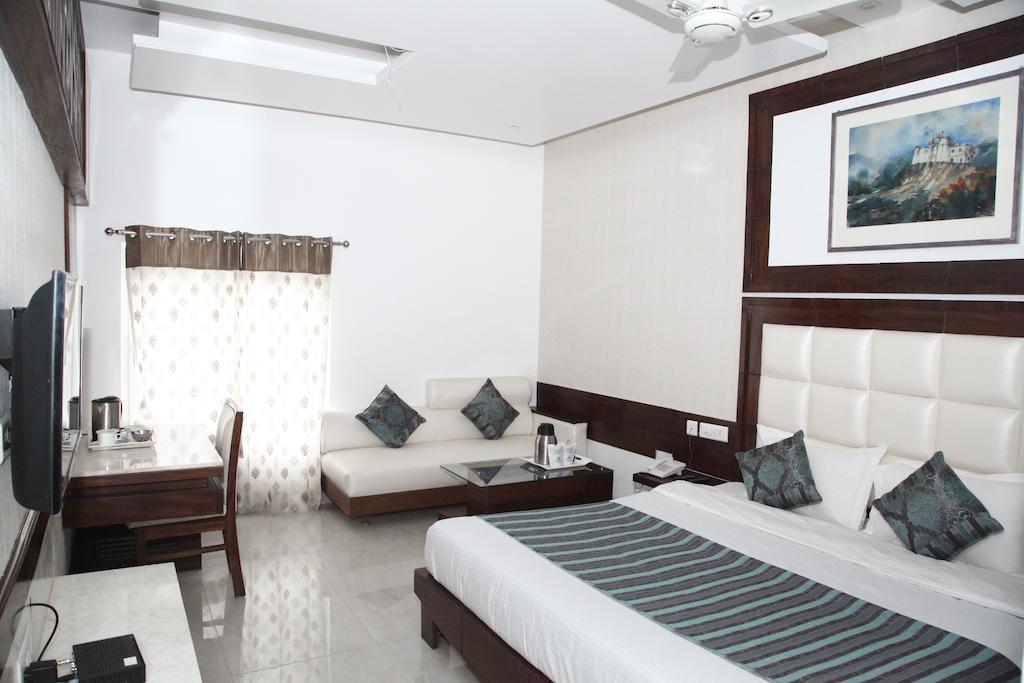 Hotel Emerald Chandigarh Room photo