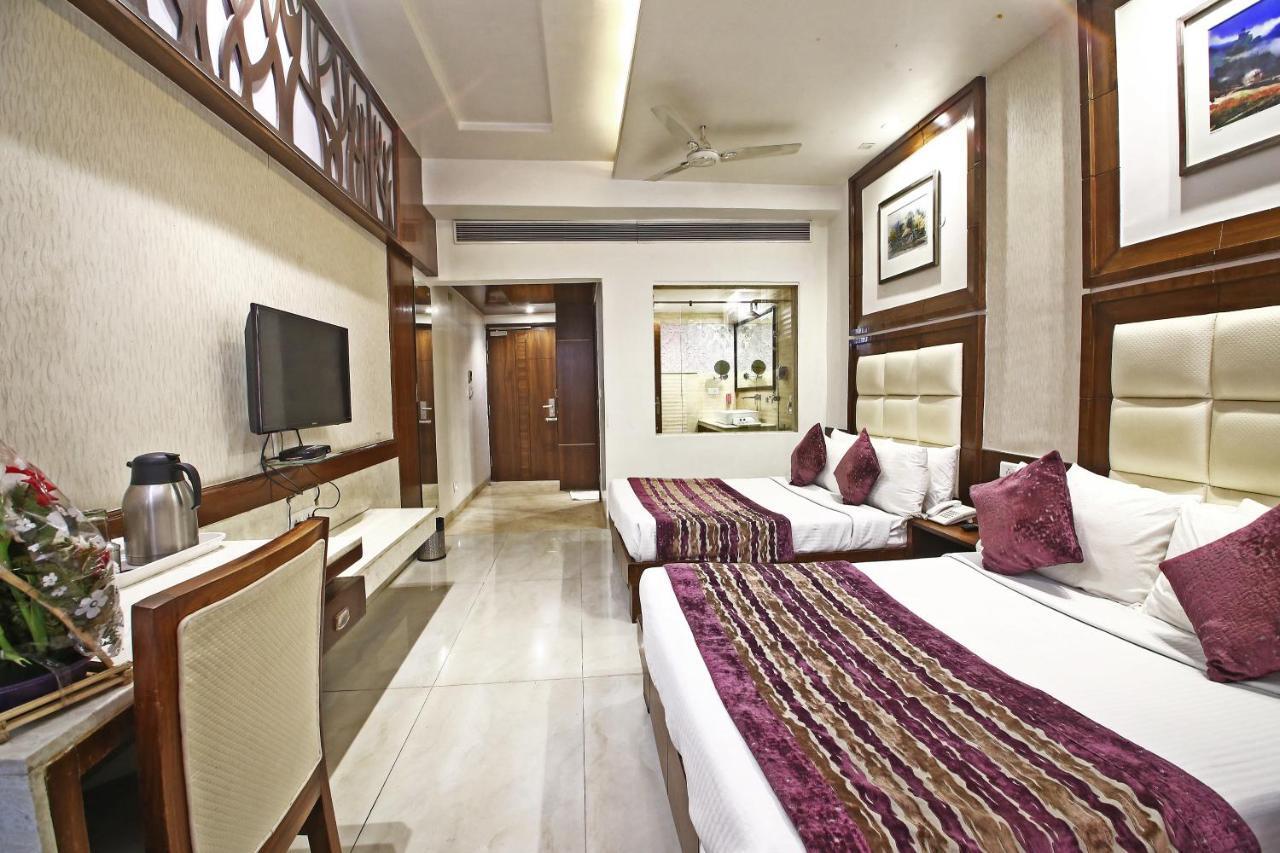 Hotel Emerald Chandigarh Exterior photo